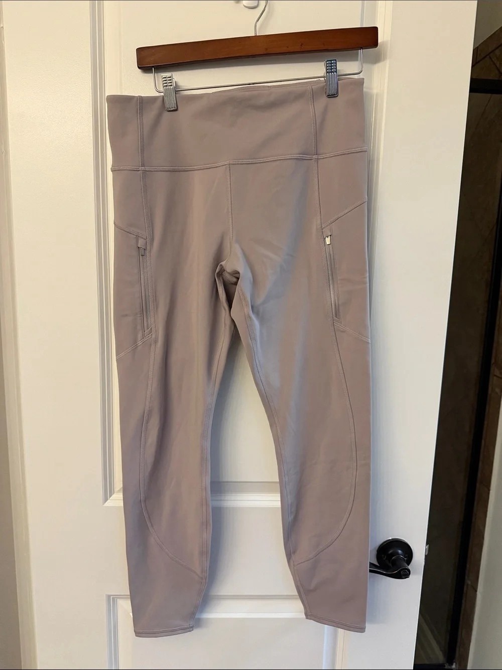 Women's High-Rise Performance Leggings in Taupe